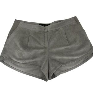 BCBG Faux Suede Moss Taupe Hot Pants
Ultrasuede Shorts BCBGMAXAZRIA | S